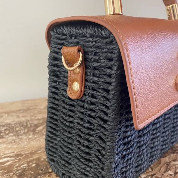 Gorgeous Crossbody Bag Handmade in Ecuador - Picture 4 of 6